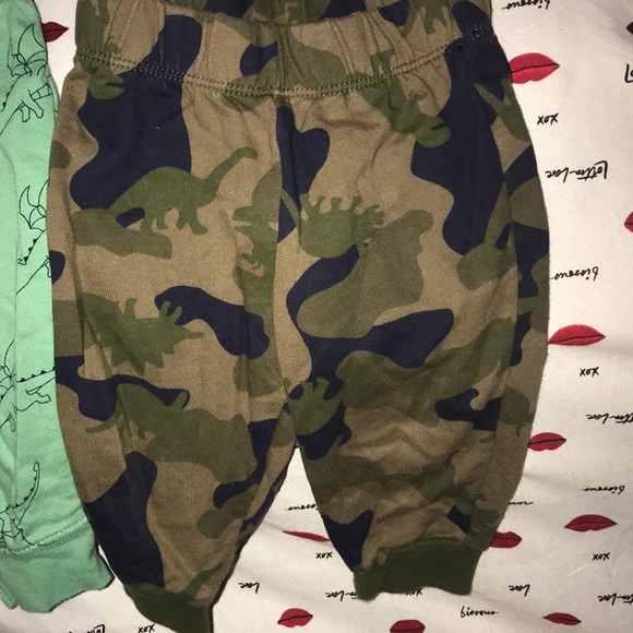 Carter’s 6M bundle of two bottoms 💕 Dino 🦖/Camo - Picture 4 of 6